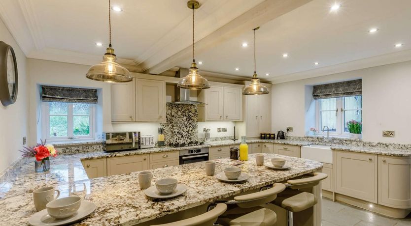 Photo of 4 Bed in Matlock