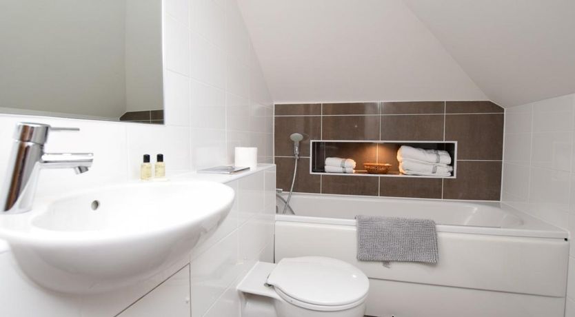 Photo of 2 Bed in Roslin