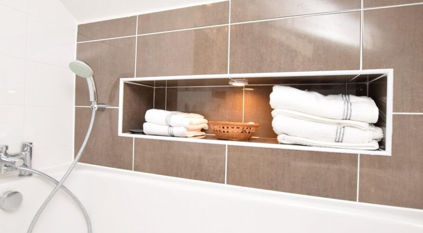 Photo of 2 Bed in Roslin