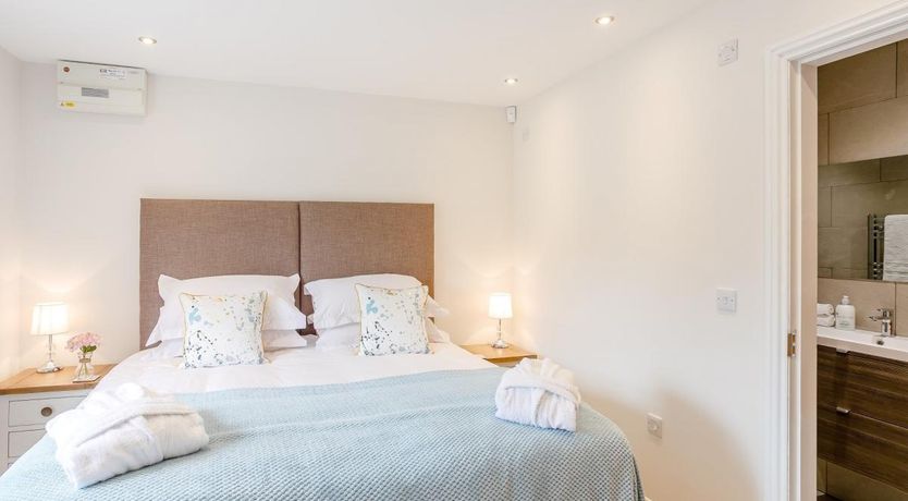 Photo of 5 Bed in Tealby