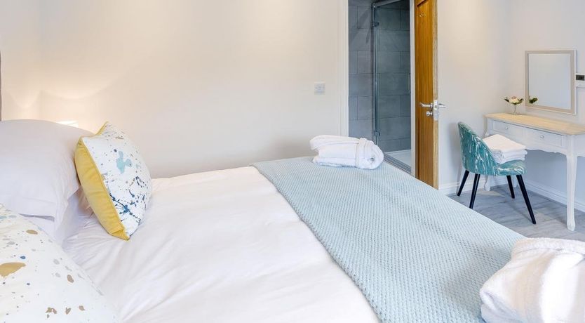 Photo of 5 Bed in Tealby