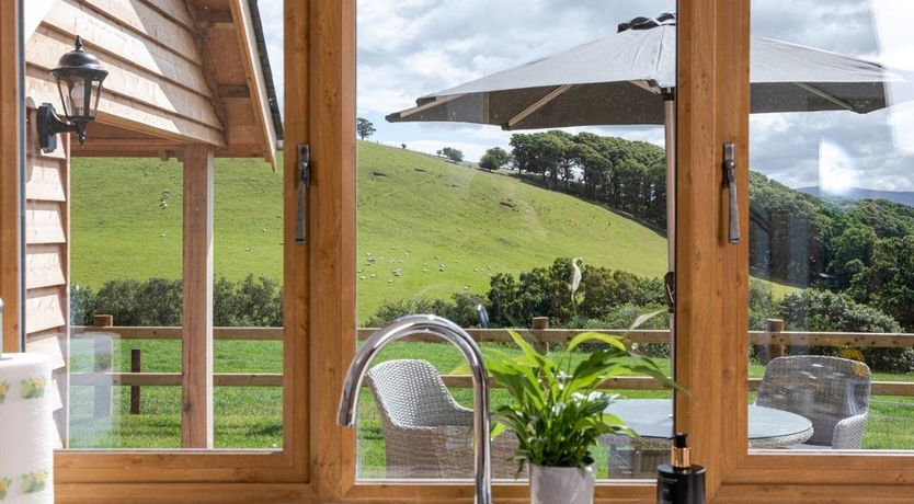 Photo of 2 Bed in Talachddu