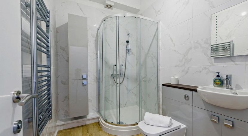 Photo of 3 Bed in Tenby