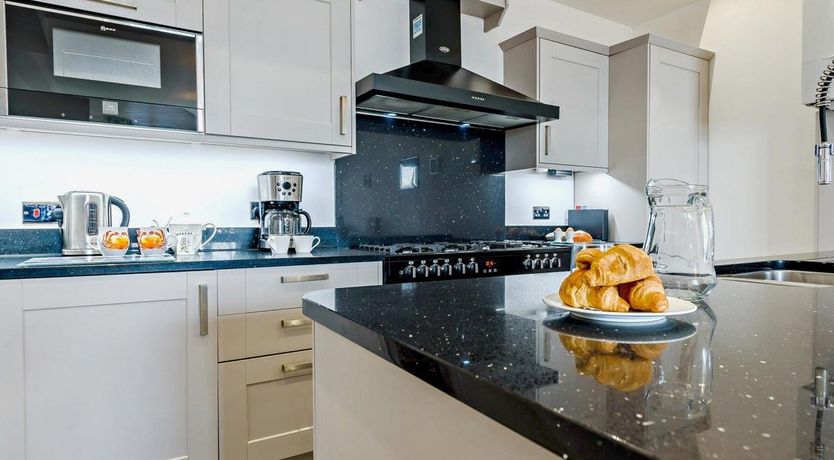 Photo of 3 Bed in Tenby