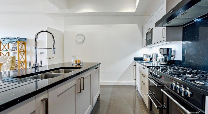 Photo of 3 Bed in Tenby