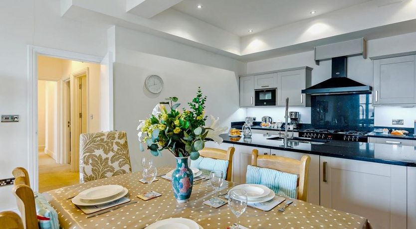 Photo of 3 Bed in Tenby