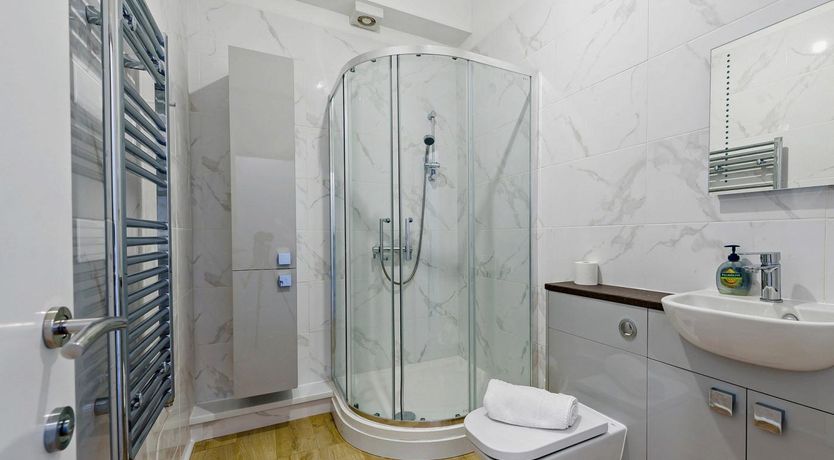 Photo of 3 Bed in Tenby