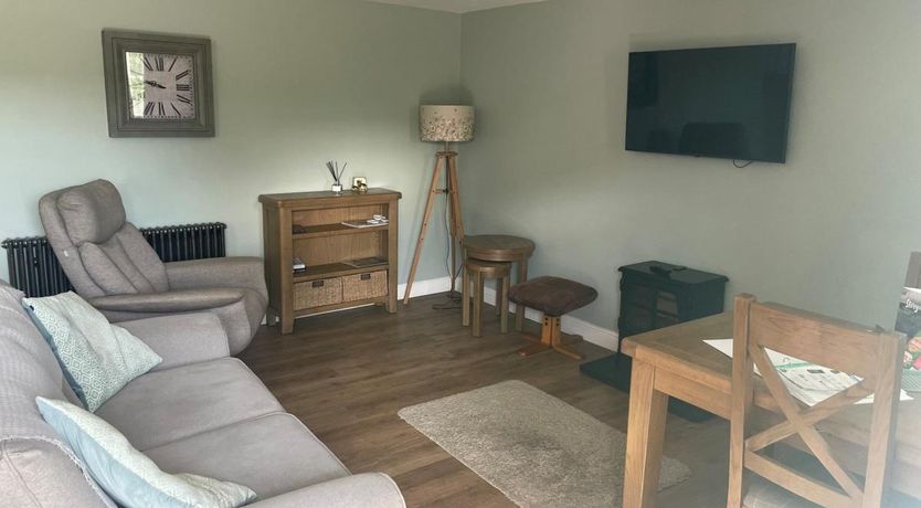 Photo of 1 Bed in Maenan