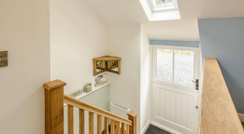 Photo of 1 Bed in Maenan