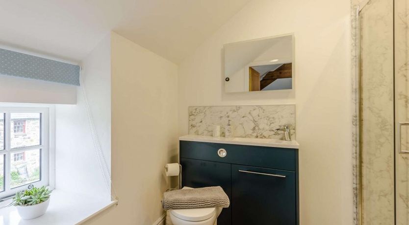 Photo of 1 Bed in Maenan