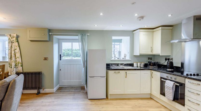 Photo of 1 Bed in Maenan