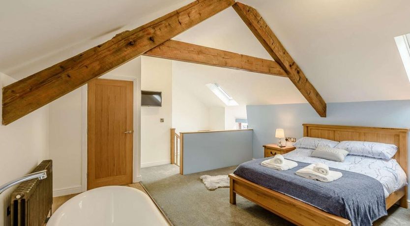 Photo of 1 Bed in Maenan