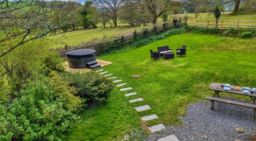 Photo of in Llandovery  (82440)