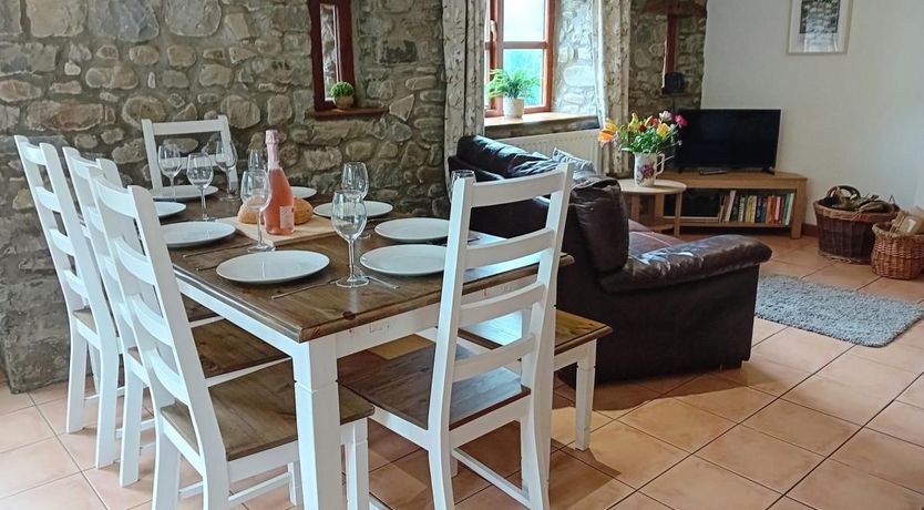 Photo of 4 Bed in Cynghordy