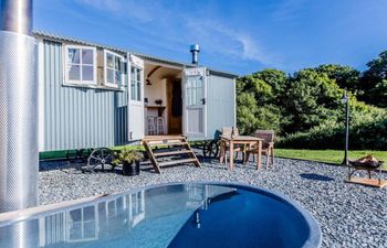 Log Cabin in North Cornwall Holiday Cottage