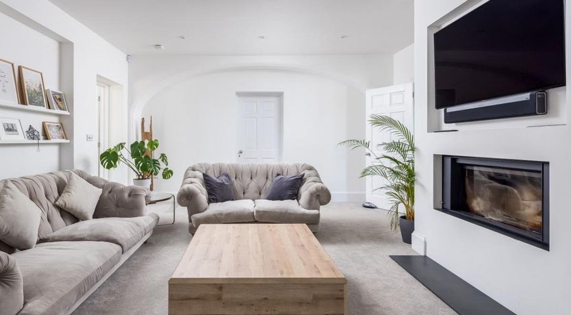 Photo of 5 Bed in Poughill