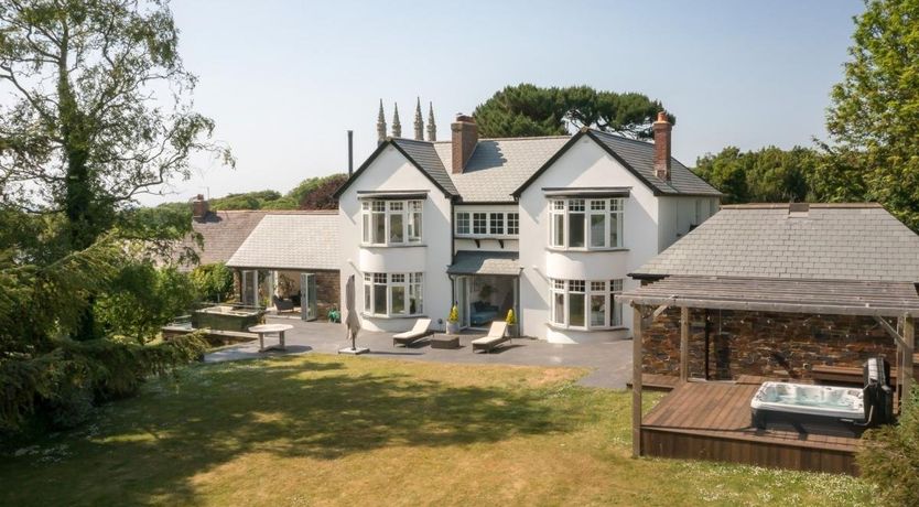 Photo of 5 Bed in Poughill