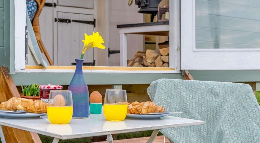 Photo of 1 Bed in Cwmcarvan