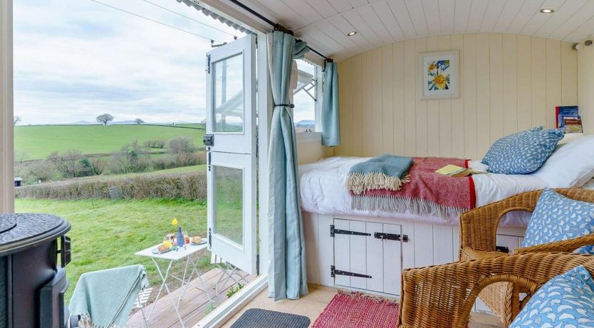 Photo of 1 Bed in Cwmcarvan