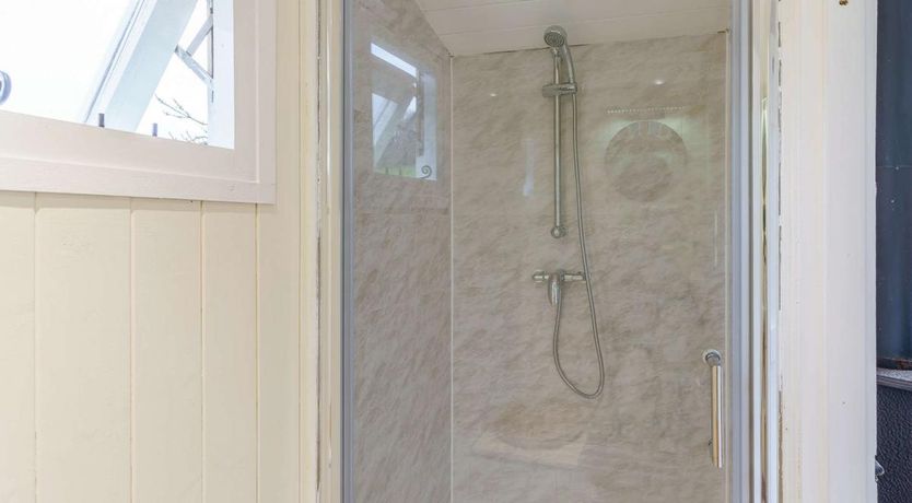 Photo of 1 Bed in Cwmcarvan