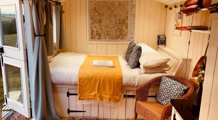 Photo of 1 Bed in Cwmcarvan