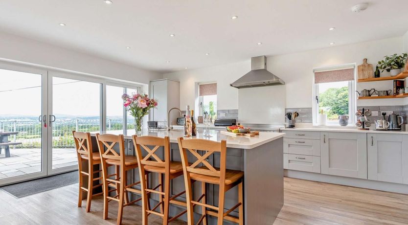 Photo of 5 Bed in Denbigh