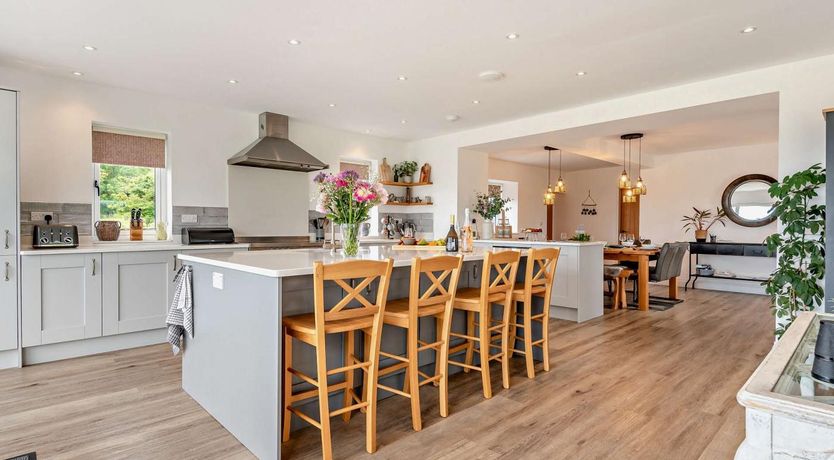 Photo of 5 Bed in Denbigh
