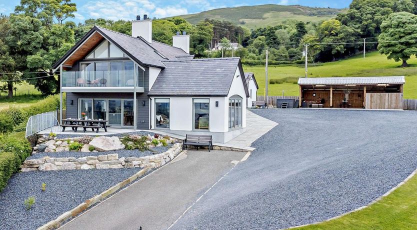 Photo of 5 Bed in Denbigh
