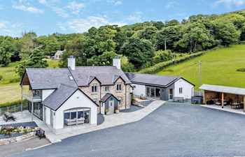 5 Bed in Denbigh Holiday Cottage