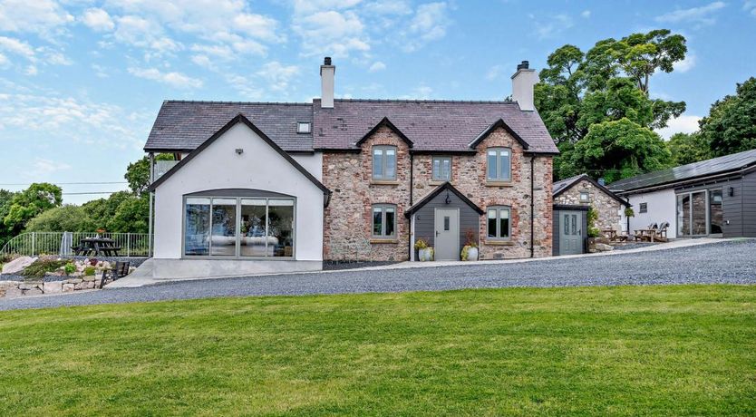 Photo of 5 Bed in Llandyrnog