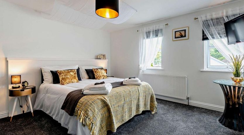 Photo of 4 Bed in Combe Martin