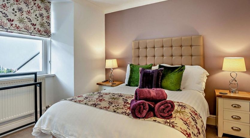 Photo of 2 Bed in Tenby