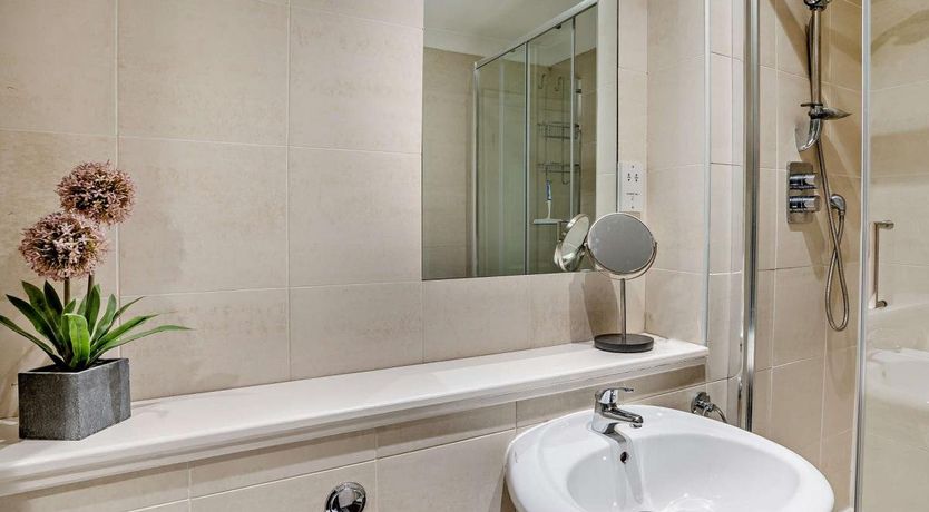 Photo of 2 Bed in Tenby