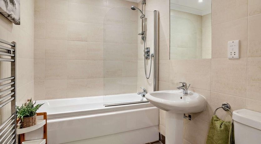 Photo of 2 Bed in Tenby