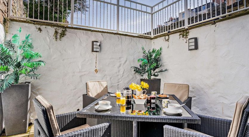 Photo of 2 Bed in Tenby