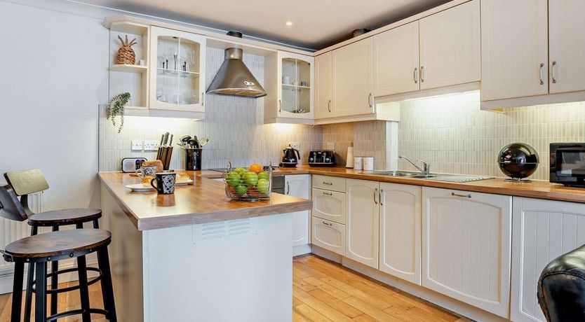 Photo of 2 Bed in Tenby