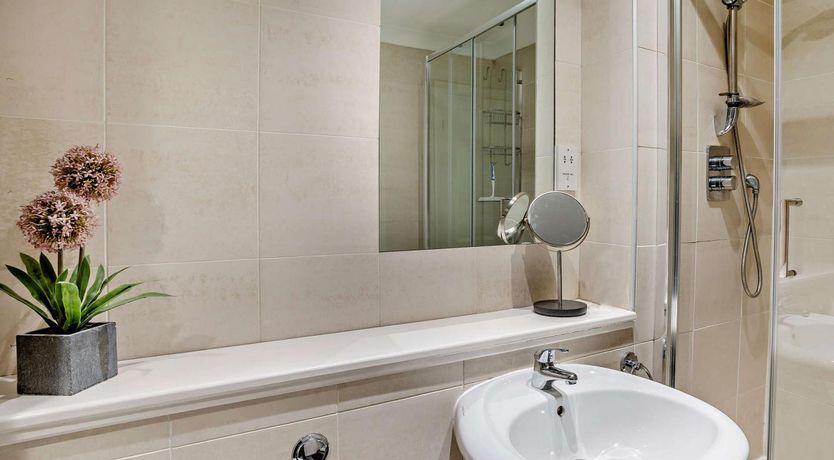 Photo of 2 Bed in Tenby