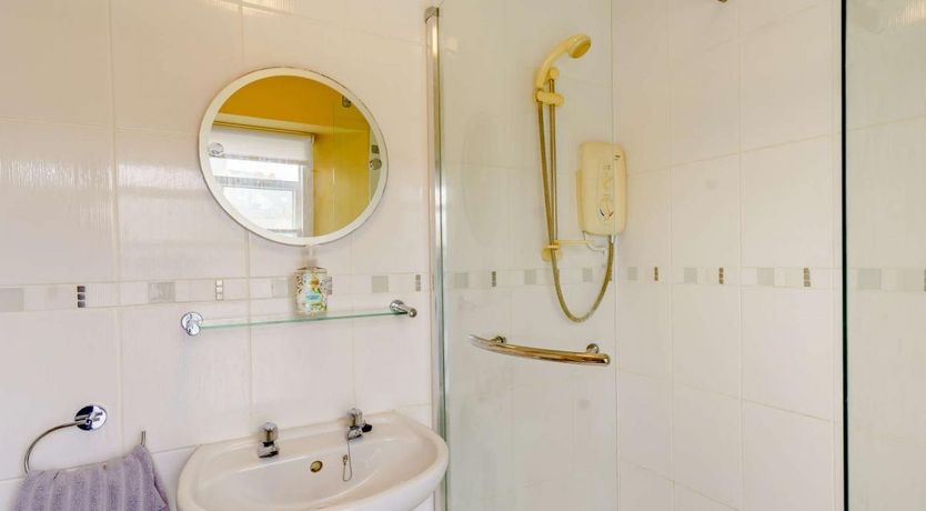 Photo of 1 Bed in Tenby