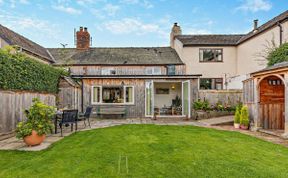 Photo of in Clun (83166)