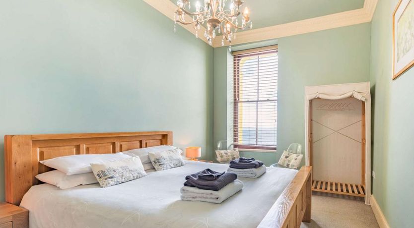 Photo of 2 Bed in Tenby