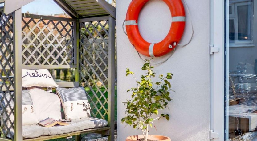 Photo of 1 Bed in Lymington