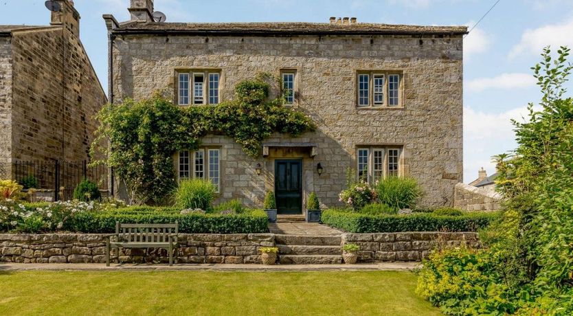 Photo of 5 Bed in Dacre Banks