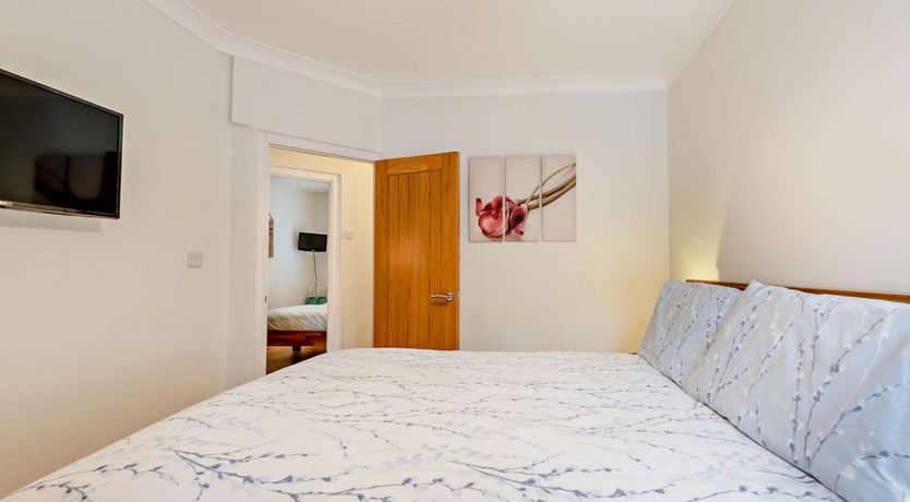 Photo of 3 Bed in Tenby