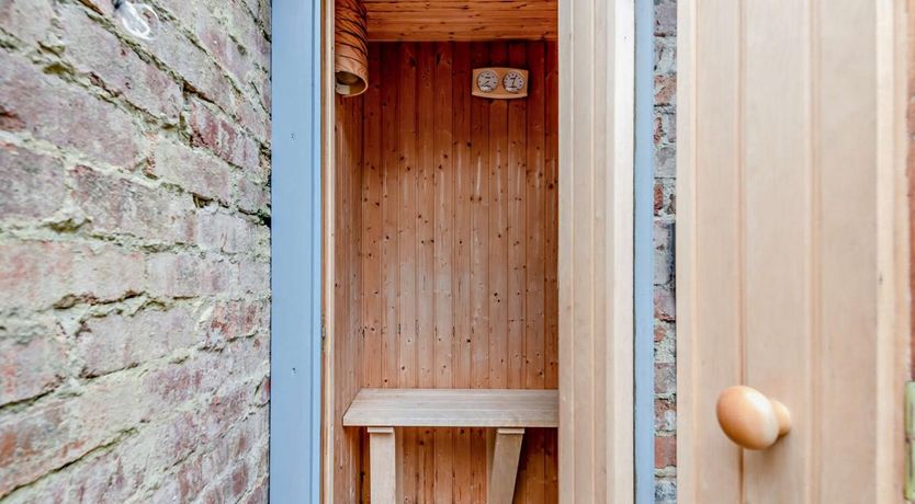 Photo of 3 Bed in Tenby