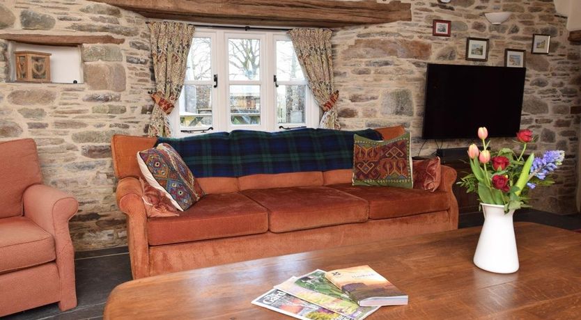 Photo of 5 Bed in Laneast