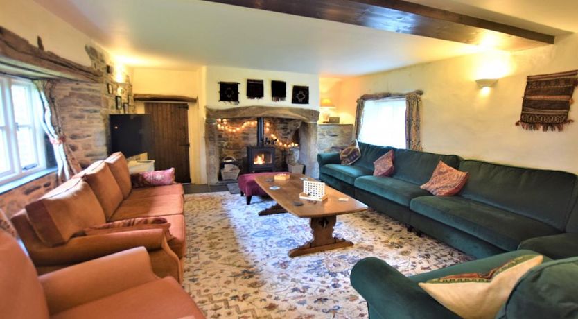 Photo of 5 Bed in Laneast