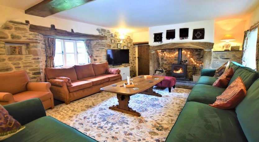 Photo of 5 Bed in Laneast