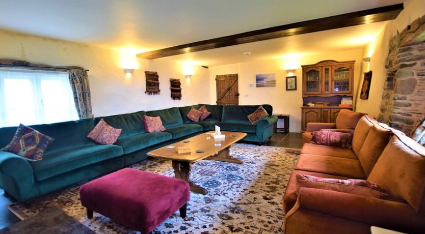 Photo of 5 Bed in Laneast