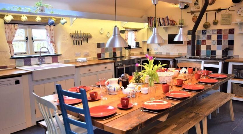 Photo of 5 Bed in Laneast