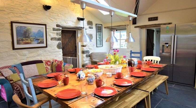 Photo of 5 Bed in Laneast